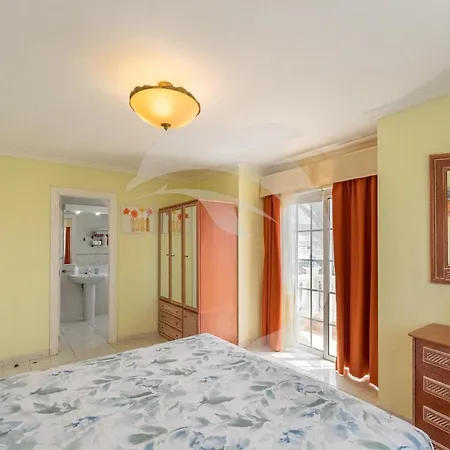 Delfines Apartament *